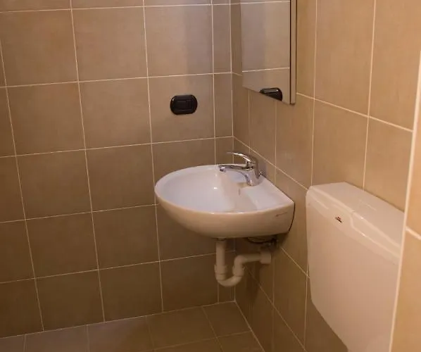 Cantina Alpina فندق *